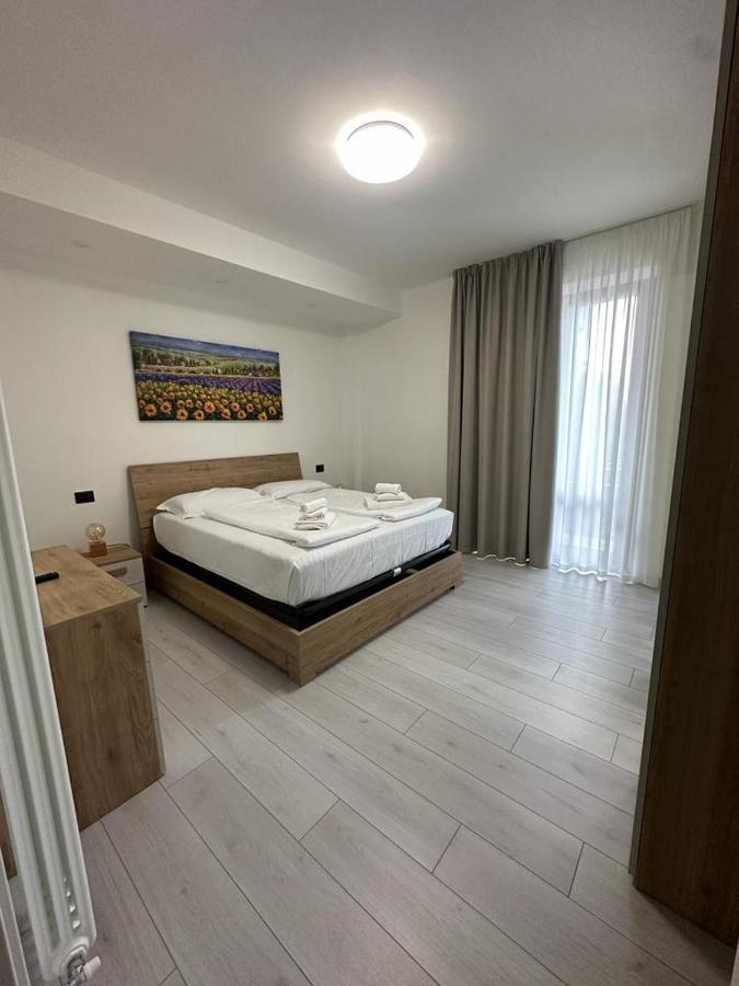Cavour Apartment Center Bardolino Bagian luar foto