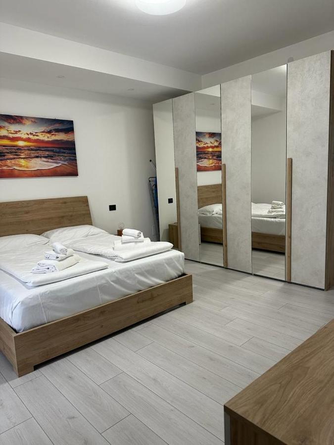 Cavour Apartment Center Bardolino Bagian luar foto