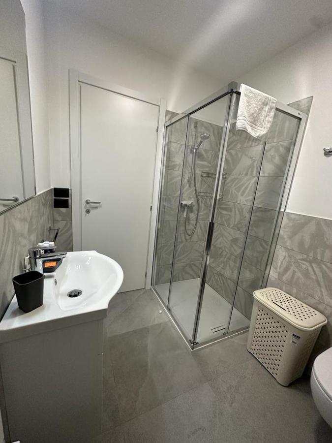 Cavour Apartment Center Bardolino Bagian luar foto
