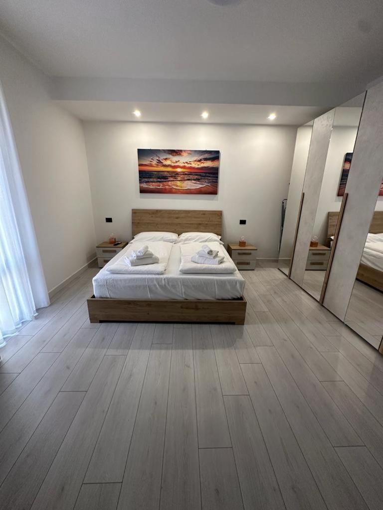 Cavour Apartment Center Bardolino Bagian luar foto